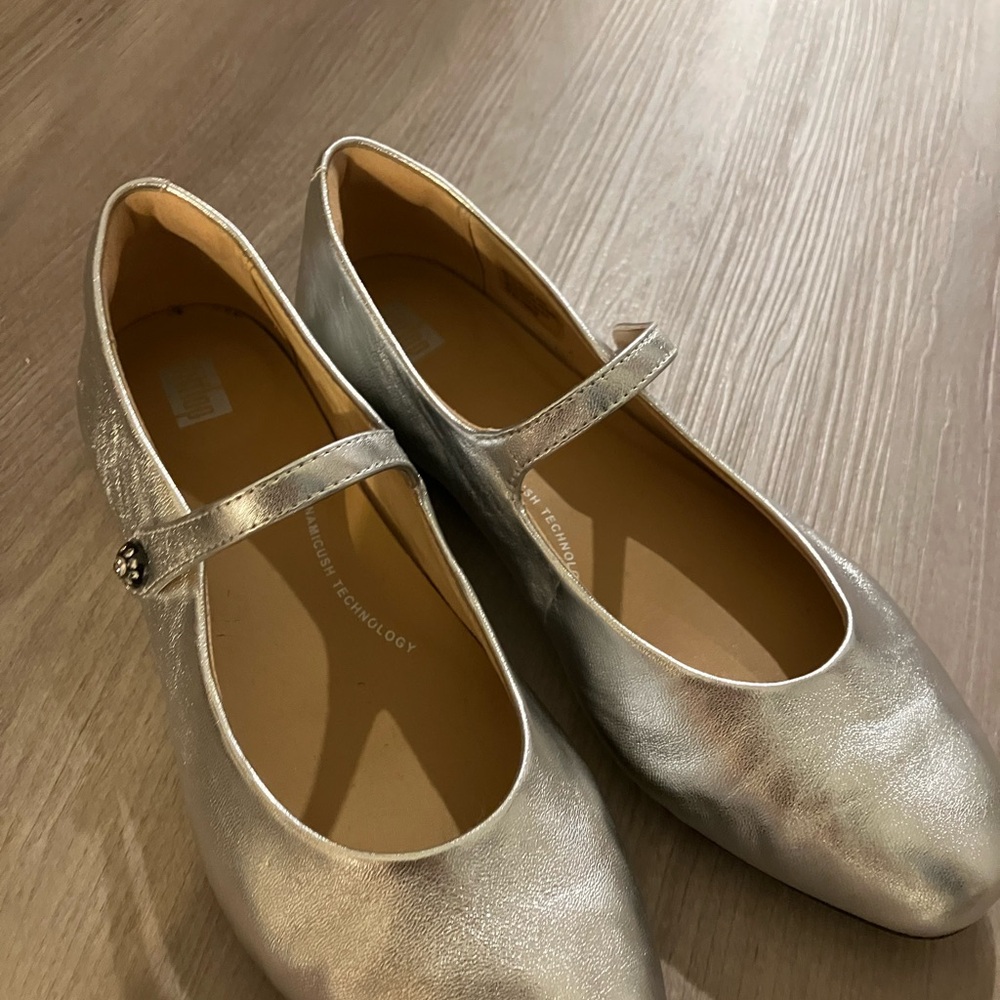 Fitflop Silver Metallic Flats with Strap